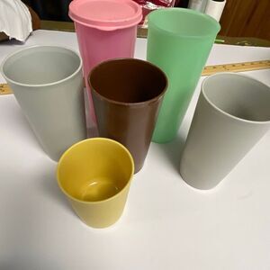 Tupperware lot of 6 assorted glasses one with lid